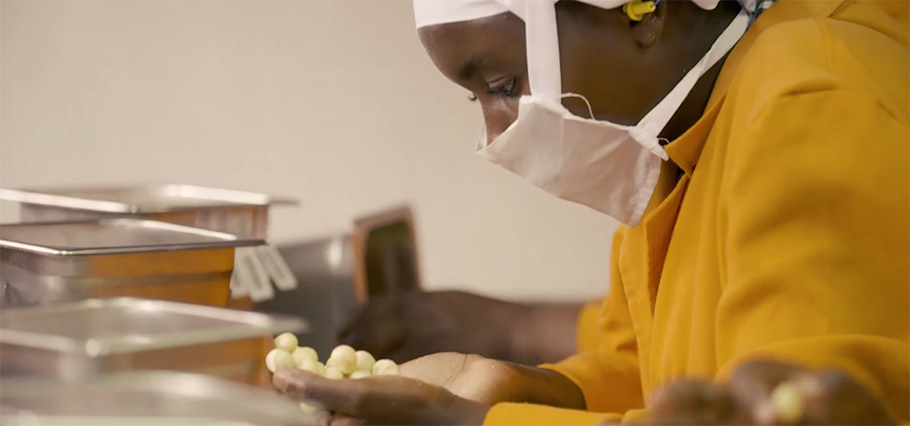 Produktionsmitarbeiterin Limbua Kenia Produktionsmitarbeiterin von Limbua in Kenia