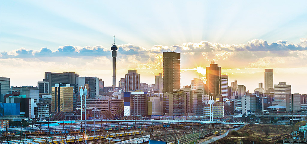 Stadtentwicklung in Afrika | © iStockphoto/THEGIFT777 Skyline von Johannesburg