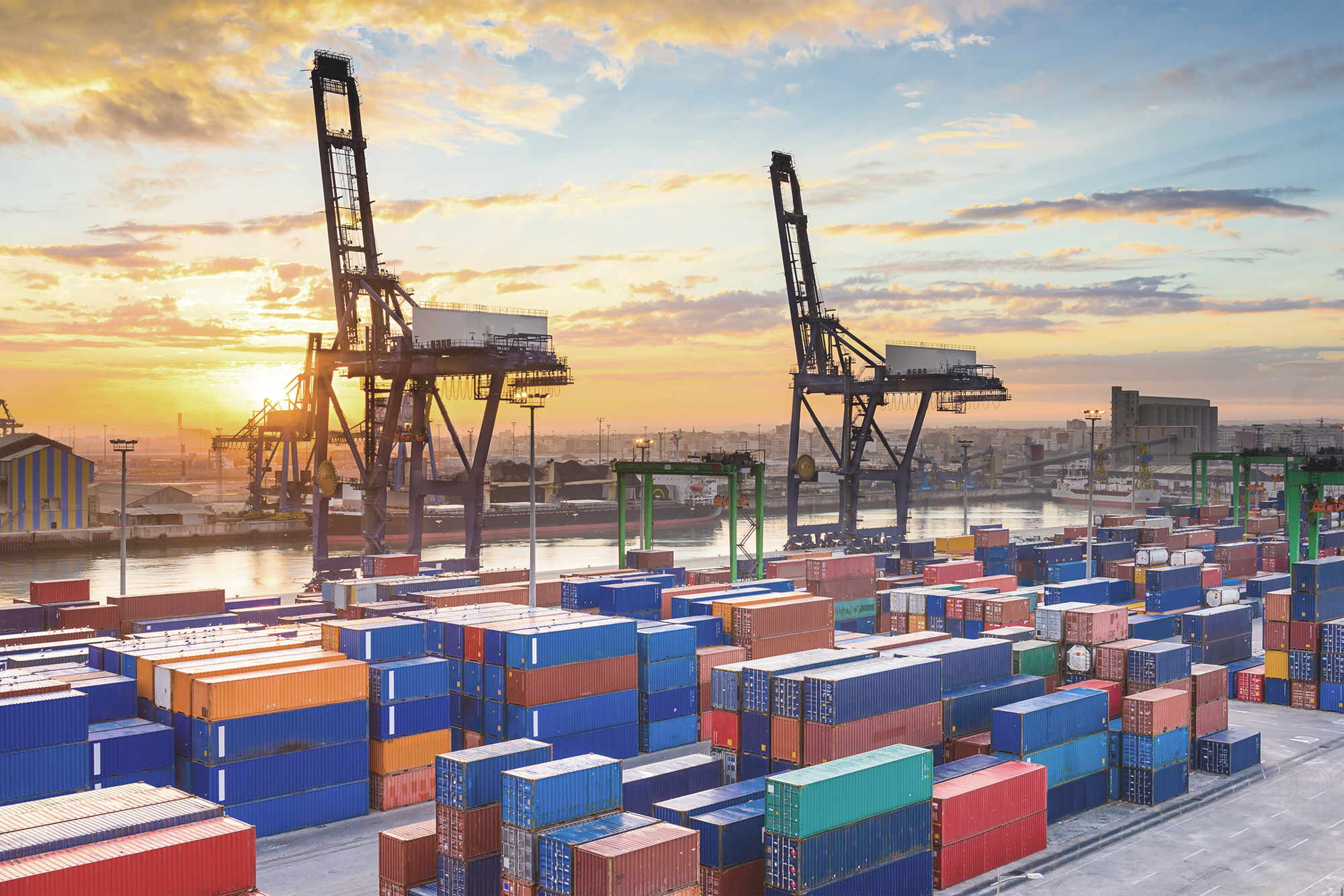 Startschuss für die afrikanische Freihandelszone AfCFTA | © GettyImages/Bene_A Güterzüge und Container an einem Terminal
