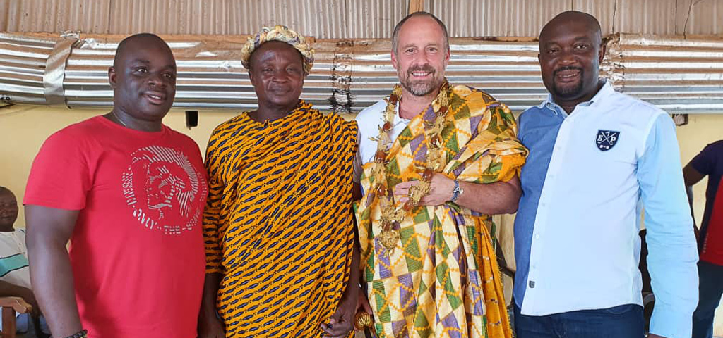Geschäftsführer Sergio Tommasini von Airone wird Dorfchef in Côte d'Ivoire | © Airone Geschäftsführer Sergio Tommasini wird zum Dorfchef ernannt