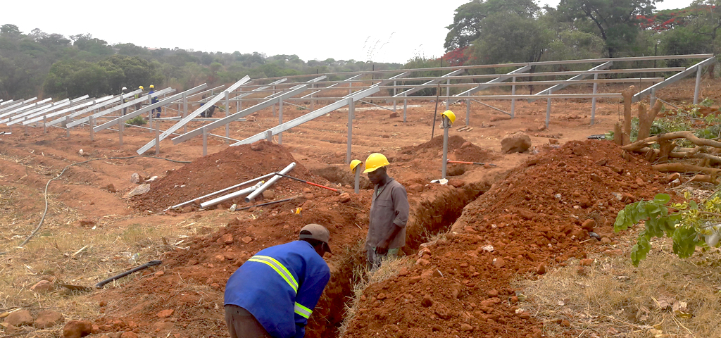 Bau eines hybriden Solarsystems für Rivonia in Sambia | © Grips Energy GmbH Bau eines hybriden Solarsystems für Rivonia in Sambia