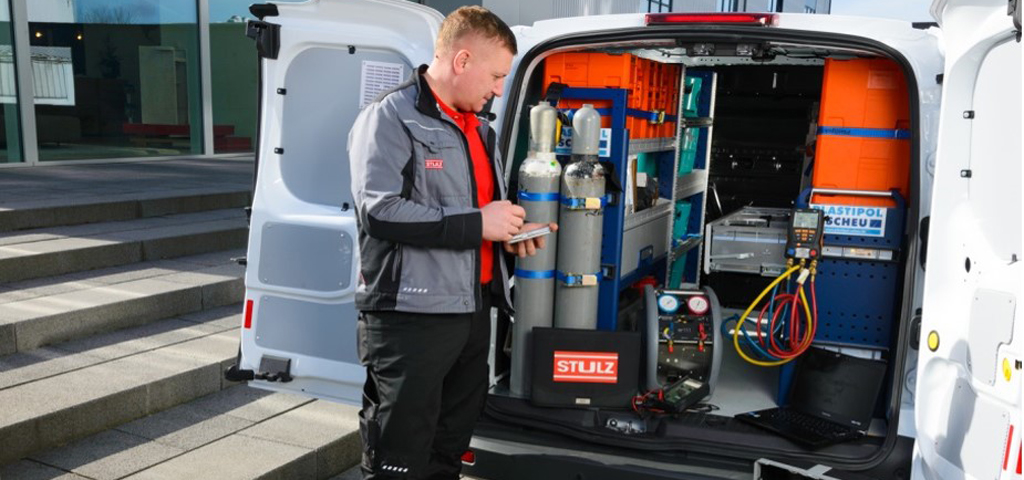 Servicetechniker bei der Arbeit | © Stulz Servicetechniker bei der Arbeit