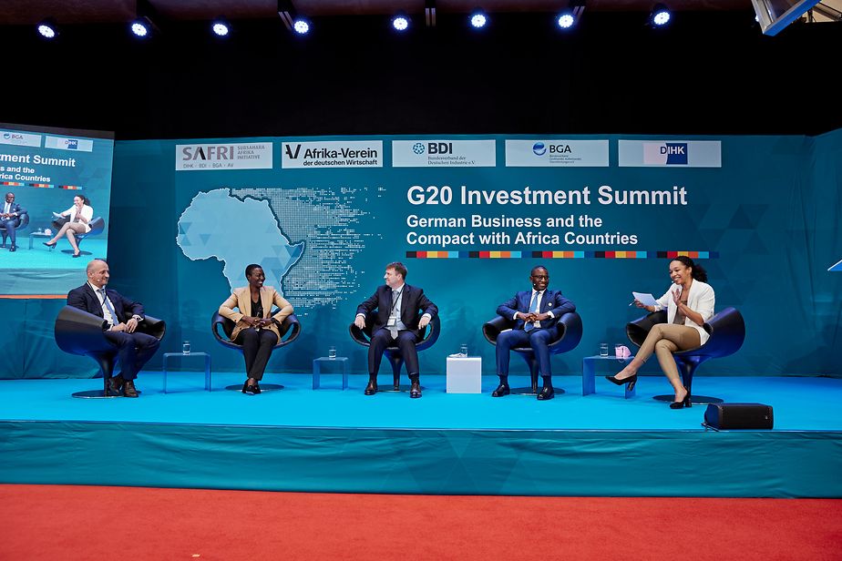 Podiumsdiskussion auf dem G20 Investment Summit 2021
