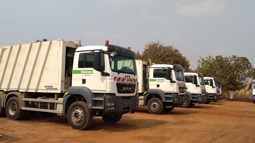 Müllfahrzeuge Nehlsen Angola Ambiente