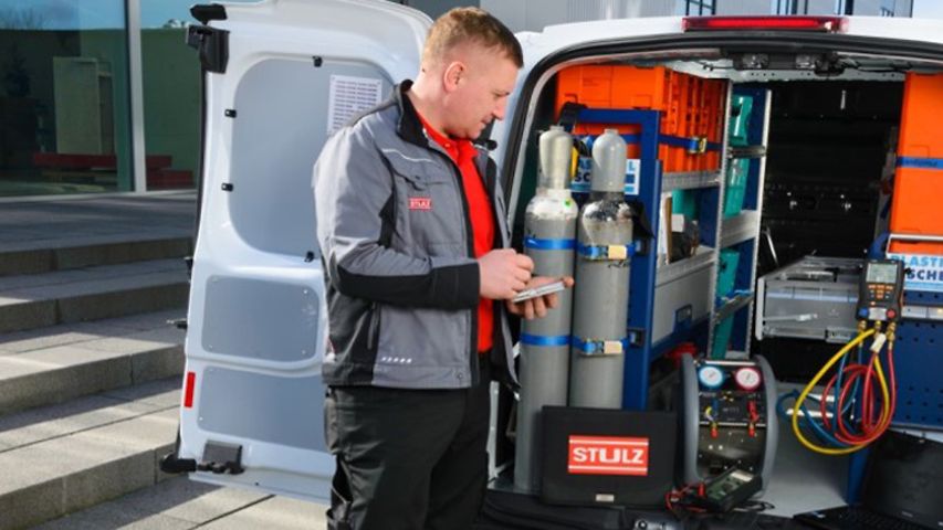 Servicetechniker bei der Arbeit