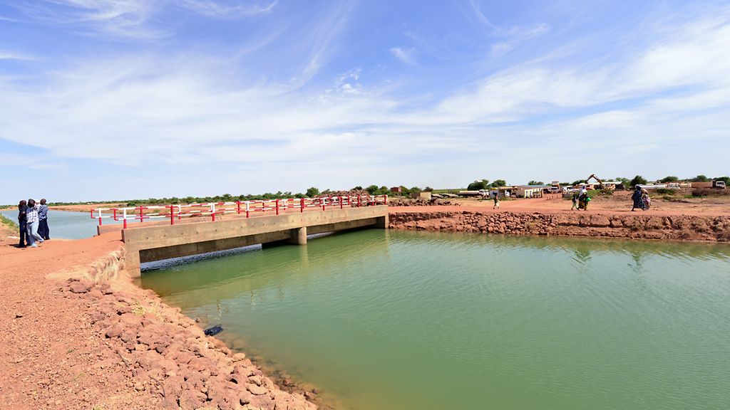 Brücke über einem Be- und Entwässerungskanal in Mali