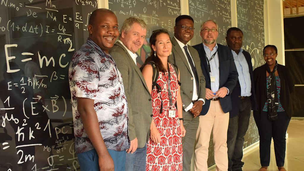Gruppenfoto: Mitarbeiter von iSQI zu Besuch für Projektgespräche an der AIMS Ruanda